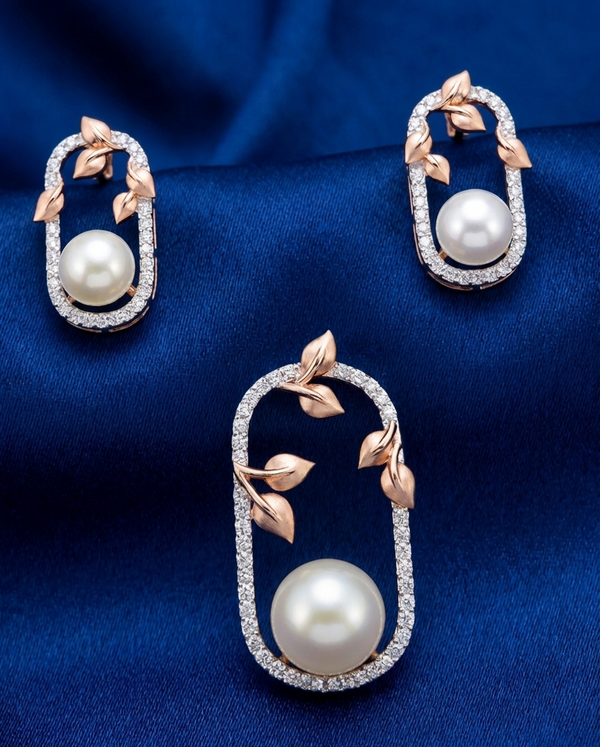 Gold& pearl locket set